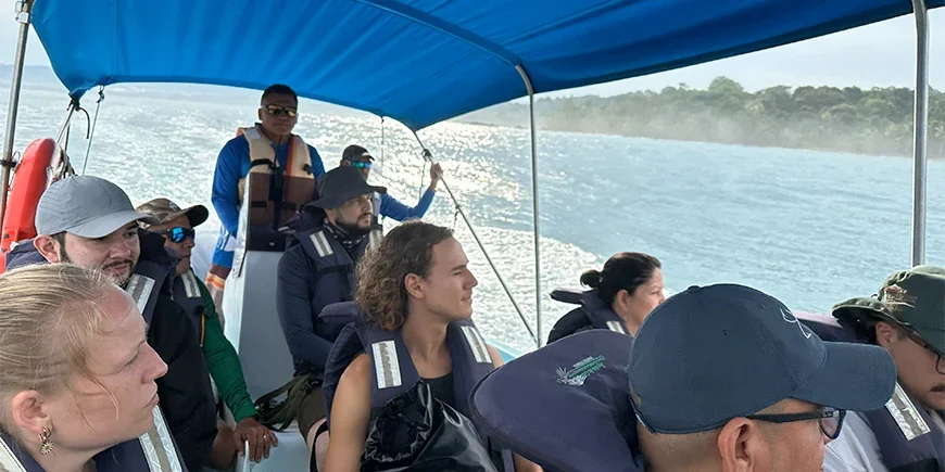 A group of people in a boat in Corcovado National Park